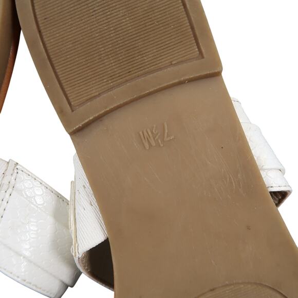 Guess Shoes Womens 7.5 Sandals Toe Ring Slides Logo Chain White Slip On Flats - Picture 9 of 10